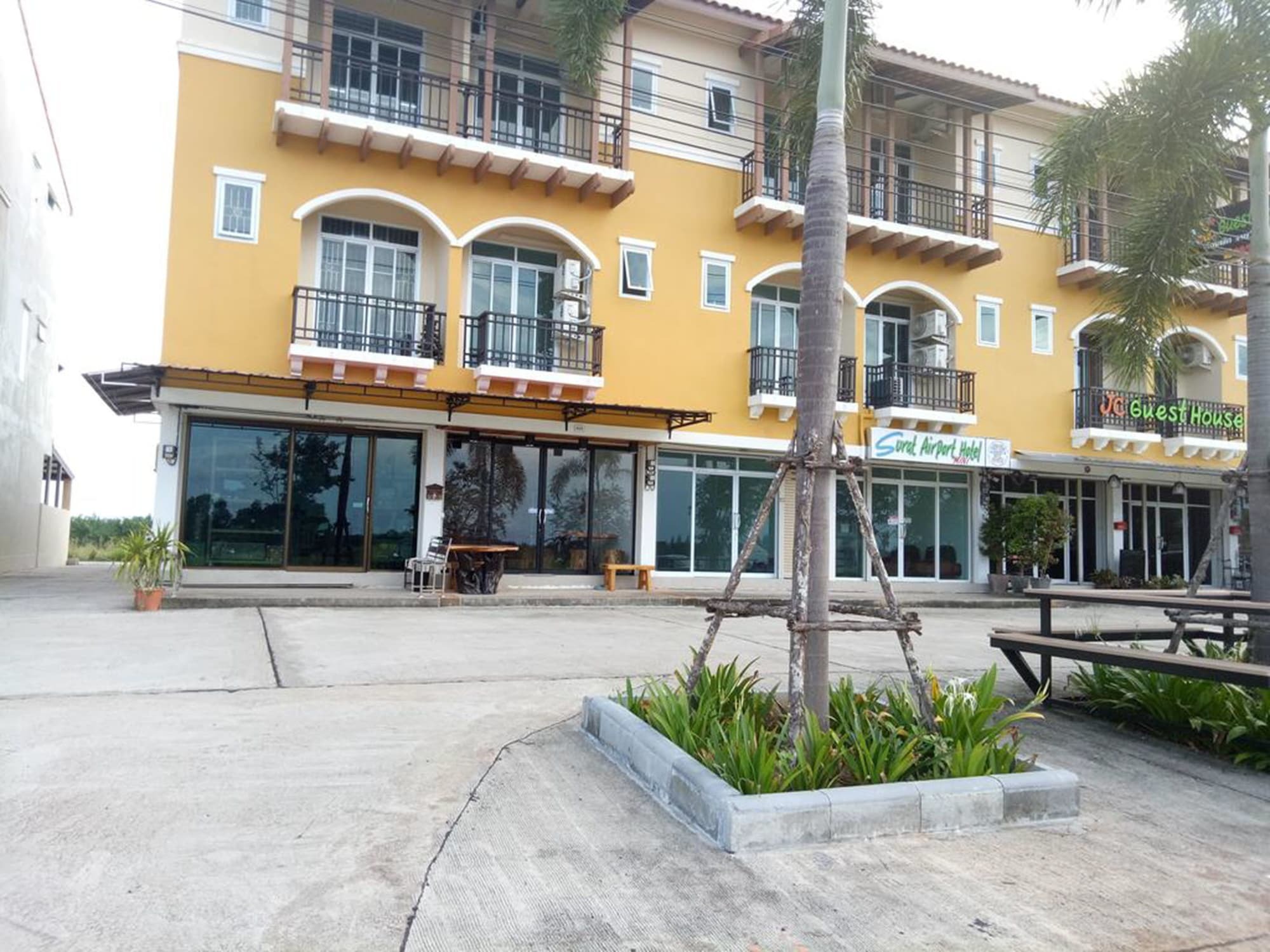 You In House Urt Surathani Airport Surat Thani Exterior photo
